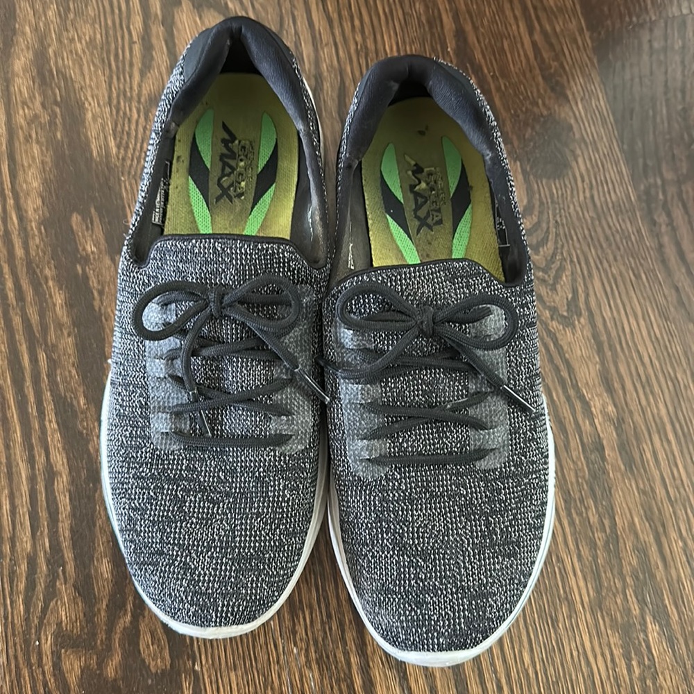 SKETCHERS SLIP ON RUNNERS